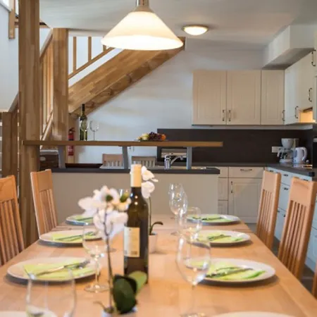 阿尔卑斯旅行公寓 *